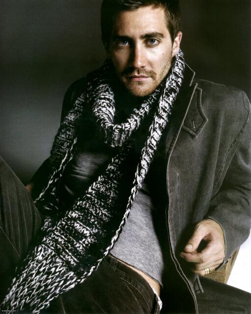 jake-gyllenhaal-oversized