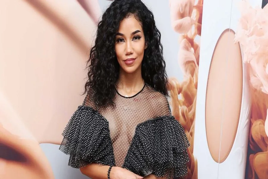 Jhené Aiko Height