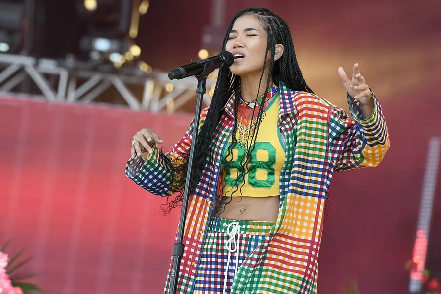Jhené Aiko Height