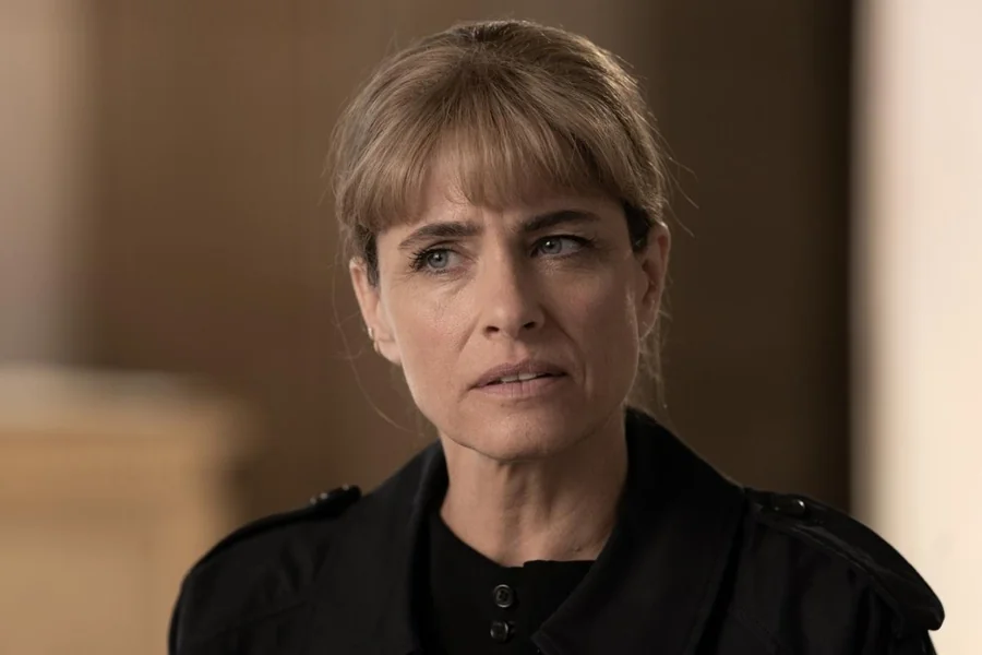 amanda peet net worth