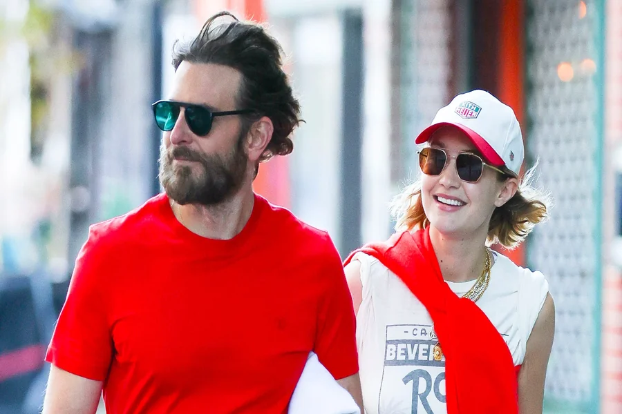 bradley cooper gigi hadid age difference