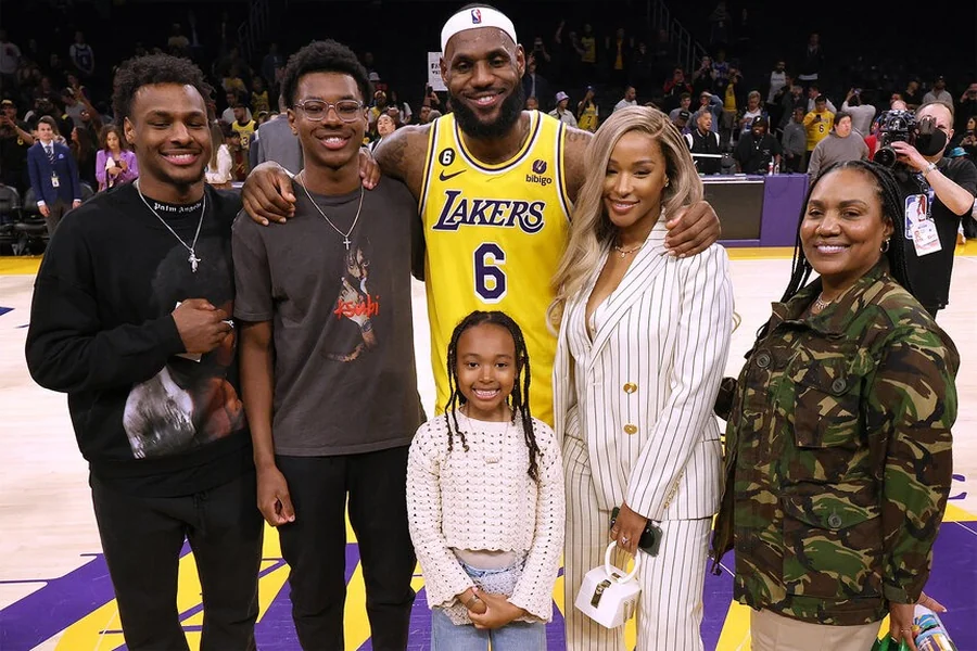 lebron james wife height