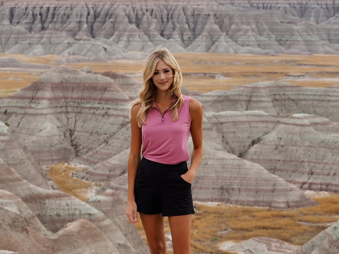Abby Hornacek Height