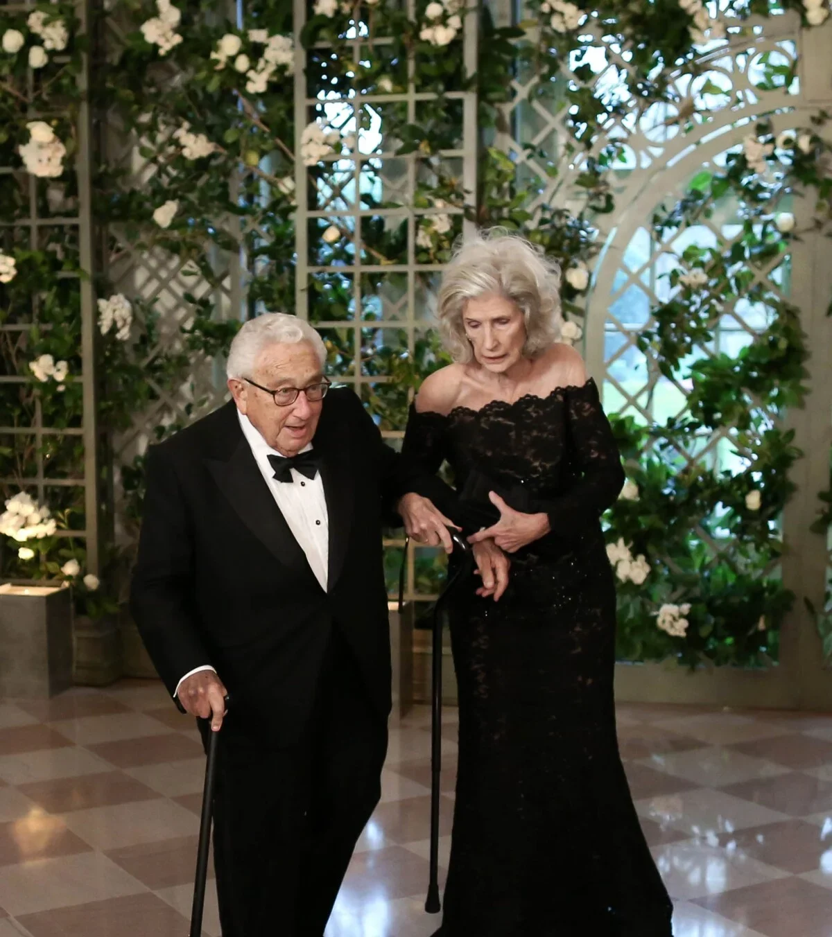 Nancy Kissinger Height